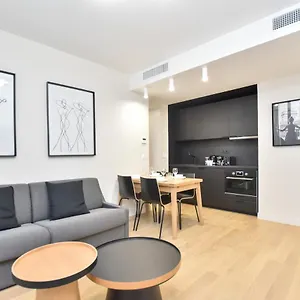 https://cmg-trocadero-longchamp-apartment.fr-paris.fr